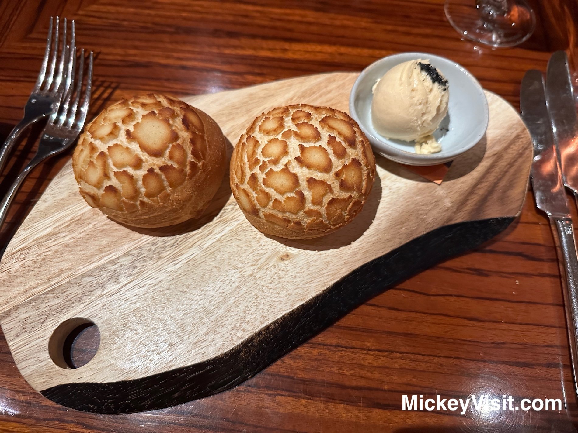 Giraffe bread animal kingdom jiko