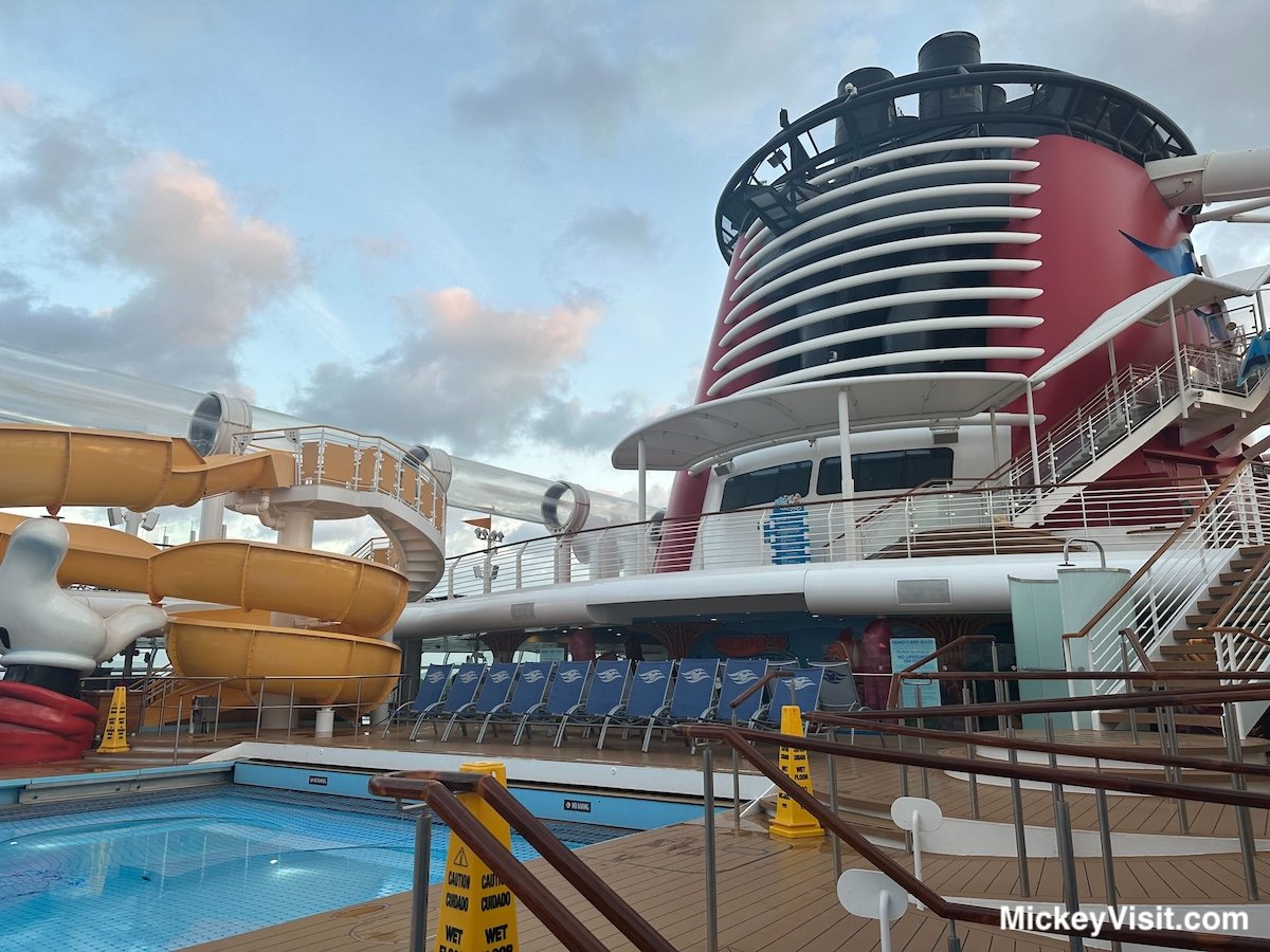 Disney Dream pool area