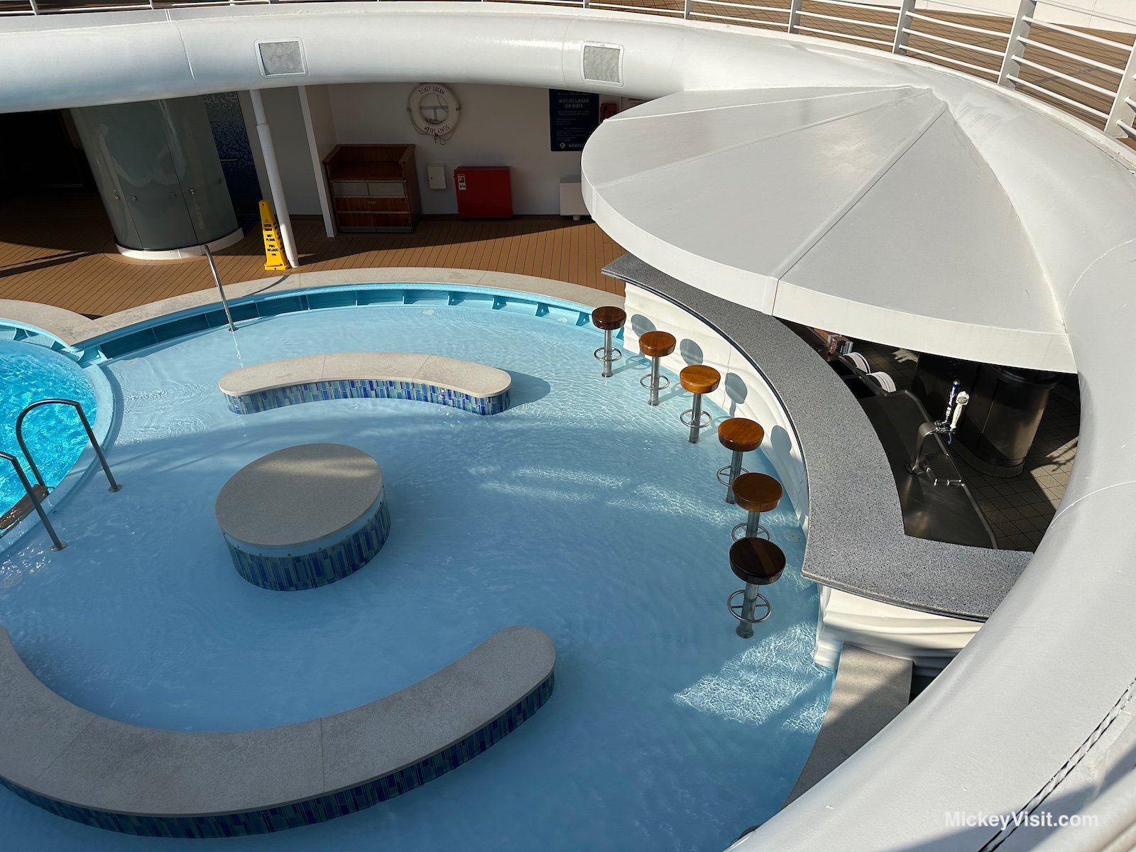 pool on disney cruis