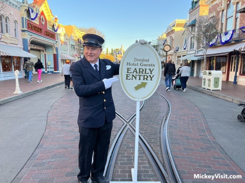 disneyland early entry hotel guests perk