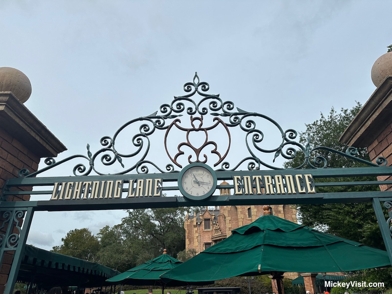 Haunted Mansion Lightning Lane