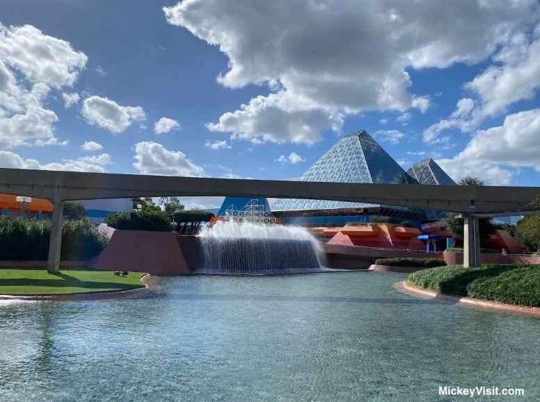 epcot fountain and monorail