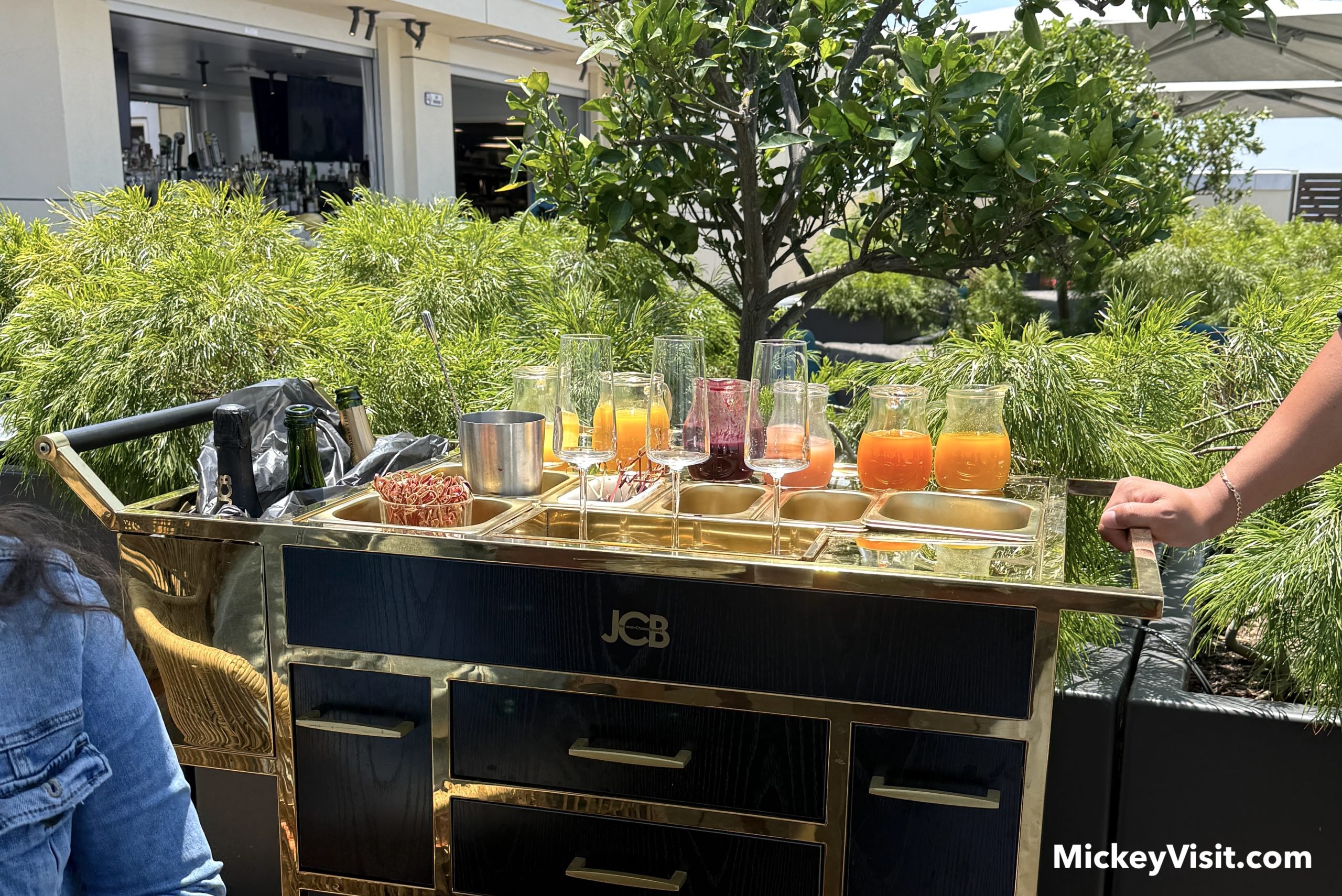 Brunch cart Rise Rooftop Lounge