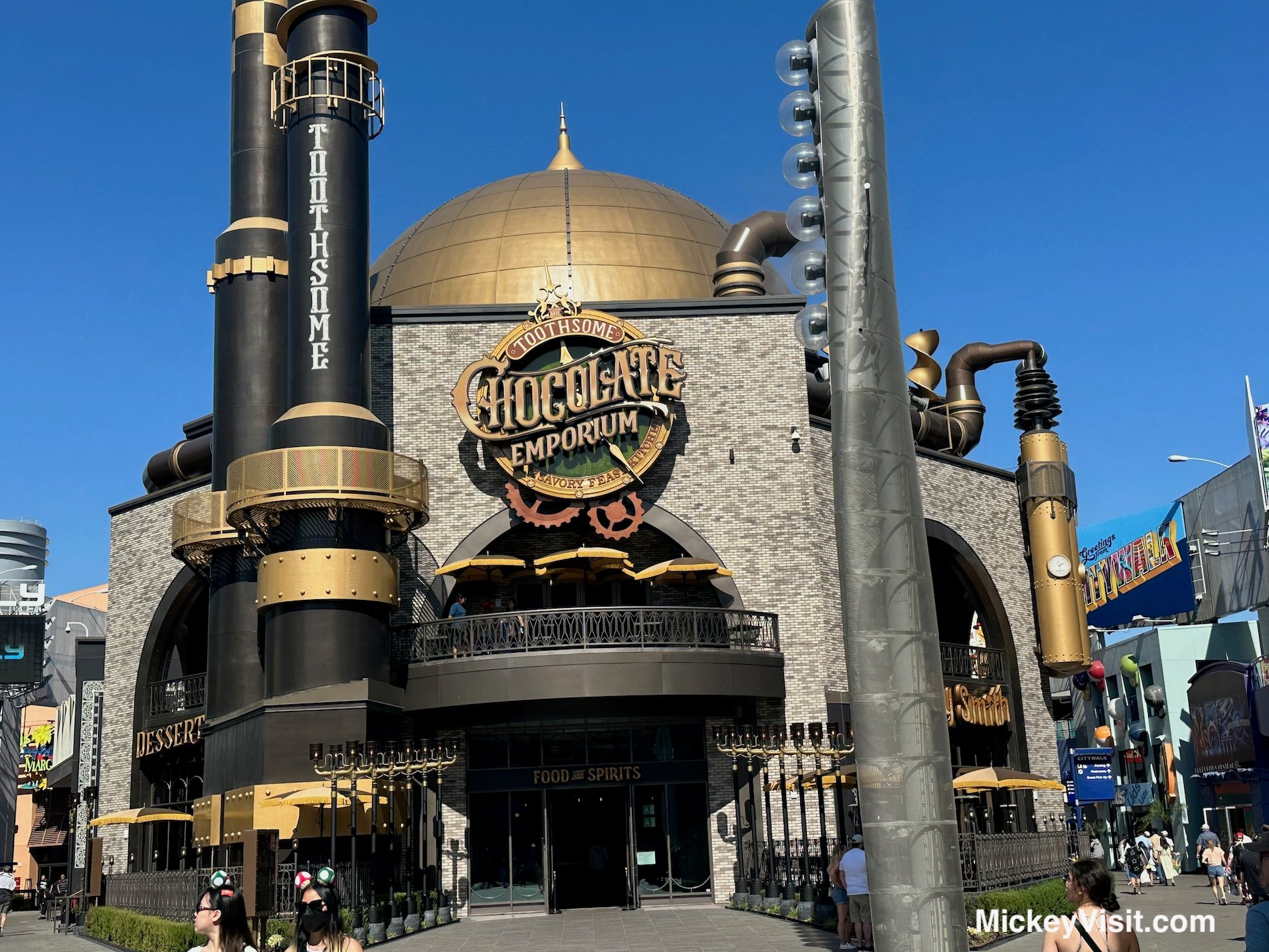 Toothsome Outside Universal