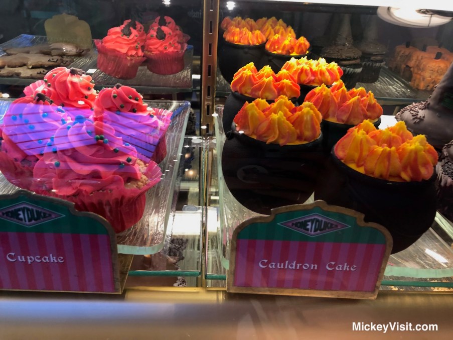 Harry Potter cupcakes at stand in universal studios hollywood