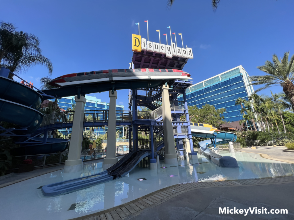 the disneyland hotel pool area